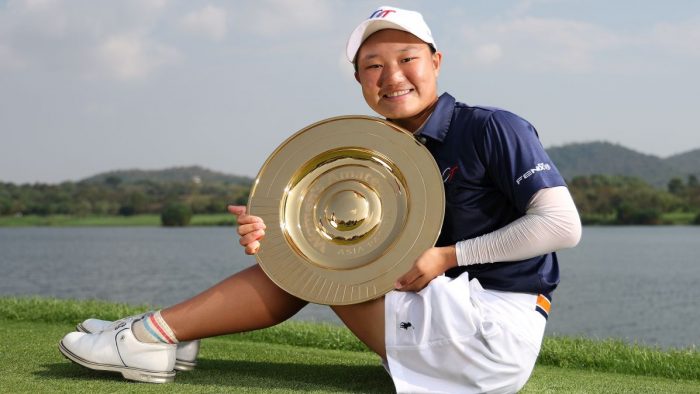 CHON BURI, THAILAND - FEBRUARY 04: Chun-Wei Wu of Chinese Taipei poses with The Women's Amateur Asia-Pacific Championship trophy after victory on day four of The Women's Amateur Asia-Pacific Championship at Siam Country Club on February 04, 2024 in Chon Buri, Thailand. (Photo by Oisin Keniry/R&A/R&A via Getty Images)