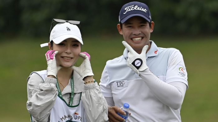 MACAU, CHINA: Ratttanon Wannasrichan of Thailand pictured with his girlfriend / caddie, Thai LPGA pro golfer, Manuschaya Zeemakorn of Thailand during Round Two on Friday October 11, 2024 at the Macau Golf and Country Club during the SJM Macao Open. The US$1 million Asian Tour event is staged from October 10 -13, 2024. Picture by Paul Lakatos/IMG.