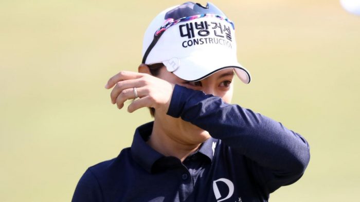 WONJU, SOUTH KOREA - OCTOBER 23: Na-yeon Choi of South Korea sheds tears after holing out on the 9th green as she is retiring from LPGA tournaments during the final round of the BMW Ladies Championship at Oak Valley Country Club on October 23, 2022 in Wonju, South Korea. (Photo by Chung Sung-Jun/Getty Images)