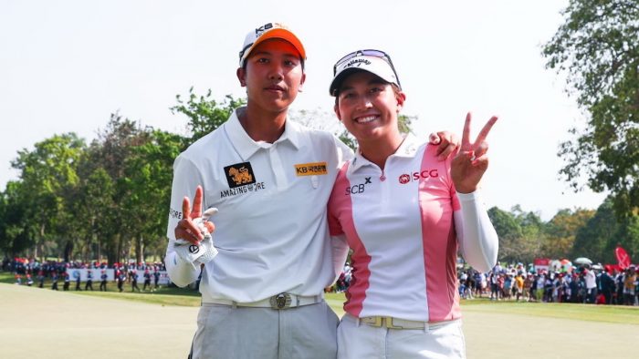 CHON BURI, THAILAND - FEBRUARY 26: Atthaya Thitikul (R) AND Natthakritta Vongtaveelap (L) of Thailand take photo after finish 18th hole during the final round of the Honda LPGA Thailand at Siam Country Club on February 26, 2023 in Chon Buri, . (Photo by Thananuwat Srirasant/Getty Images)