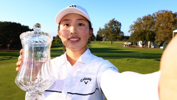 PALOS VERDES ESTATES, CALIFORNIA - APRIL 02: Ruoning Yin of China imitates a selfie as she poses with the trophy after winning the DIO Implant LA Open at Palos Verdes Golf Club on April 02, 2023 in Palos Verdes Estates, California. (Photo by Katelyn Mulcahy/Getty Images)