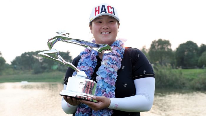 SHANGHAI, CHINA - OCTOBER 15:  Angel Yin of the United States poses with the Buick LPGA Shanghai Champion Trophy after winning the Buick LPGA Shanghai at Shanghai Qizhong Garden Golf Club on October 15, 2023 in Shanghai, China. (Photo by Zhe Ji/Getty Images)
