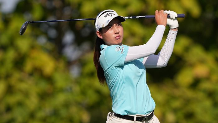 MAINEVILLE, OHIO - SEPTEMBER 20: Jeeno Thitikul of Thailand plays her shot from the second tee during the second round of the Kroger Queen City Championship presented by P&G 2024 at TPC River's Bend on September 20, 2024 in Maineville, Ohio. (Photo by Dylan Buell/Getty Images)