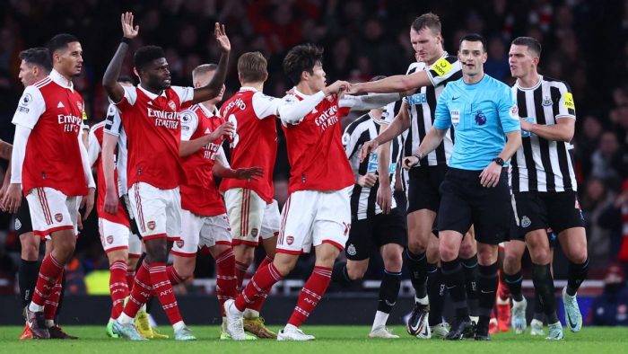 Soccer Football - Premier League - Arsenal v Newcastle United - Emirates Stadium, London, Britain - January 3, 2023 Players from both teams remonstrate with referee Andrew Madley REUTERS/David Klein