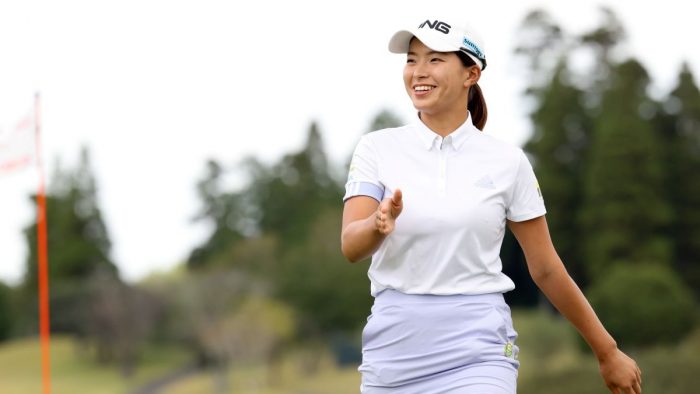 CHIBA, JAPAN - OCTOBER 15: Hinako Shibuno of Japan celebrates the birdie on the 10th green during the first round of Fujitsu Ladies at Tokyu Seven Hundred Club on October 15, 2021 in Chiba, Japan. (Photo by Atsushi Tomura/Getty Images)