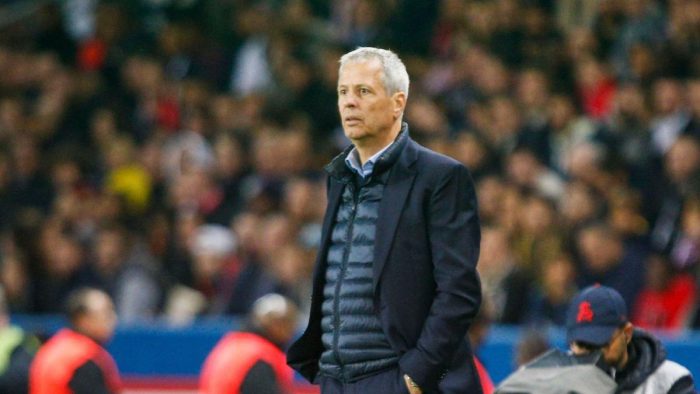 2F3KD9H Nice's coach Lucien Favre during the French Championship Ligue 1 football match between Paris Saint-Germain and OGC Nice on October 27, 2017 at Parc des Princes stadium in Paris, France - Photo Geoffroy Van der Hasselt / DPPI
