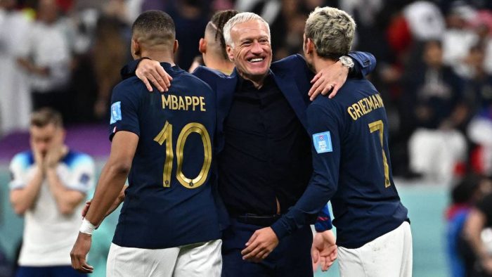 TOPSHOT - France's coach #00 Didier Deschamps (C) celebrates with France's forward #10 Kylian Mbappe (L) and France's forward #07 Antoine Griezmann after they won the Qatar 2022 World Cup quarter-final football match between England and France at the Al-Bayt Stadium in Al Khor, north of Doha, on December 10, 2022. (Photo by Anne-Christine POUJOULAT / AFP)