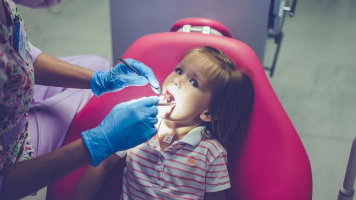 pediatric-dentist-little-girl-reception-dentist