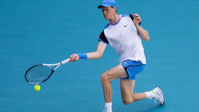 MIAMI GARDENS, FLORIDA - MARCH 31: Jannik Sinner of Italy hits a shot against Grigor Dimitrov of Bulgaria in the men's final of the Miami Open at Hard Rock Stadium on March 31, 2024 in Miami Gardens, Florida.   Brennan Asplen/Getty Images/AFP (Photo by Brennan Asplen / GETTY IMAGES NORTH AMERICA / Getty Images via AFP)