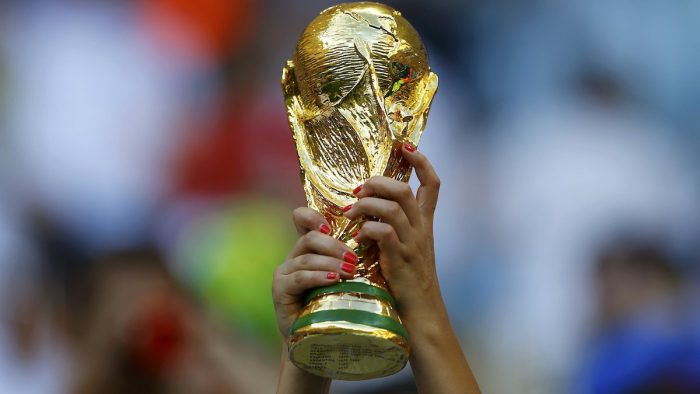 A fan holds up a trophy before the 2014 World Cup Group D soccer match between England and Italy at the Amazonia arena in Manaus June 14, 2014.  REUTERS/Ivan Alvarado (BRAZIL  - Tags: TPX IMAGES OF THE DAY SOCCER SPORT WORLD CUP)